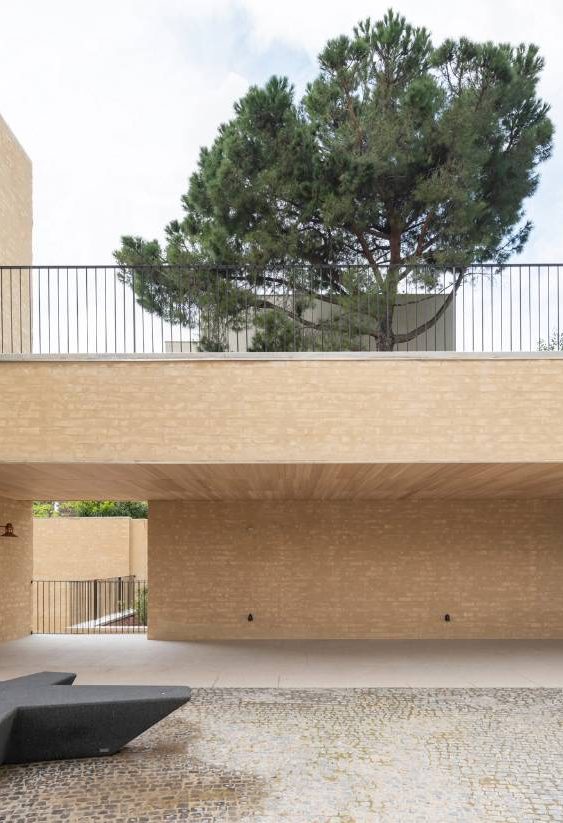 Vista exterior de una vivienda unifamiliar, en donde observamos